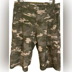 🔥🖤BKE Hybrid camouflage shorts size 29. Like new! NICE!